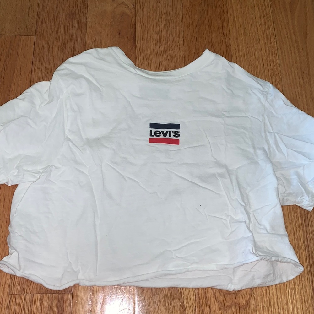 LEVIS cropped women’s size small white tee